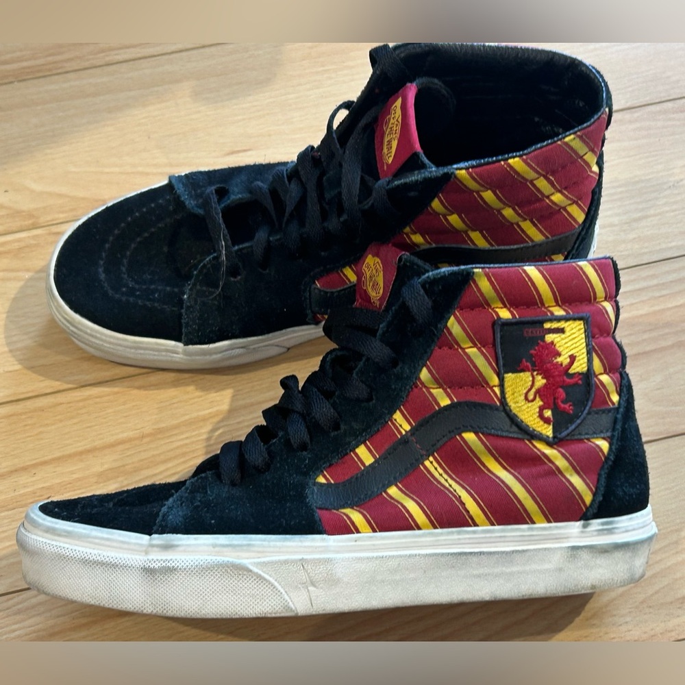 VANS X Harry Potter Gryffindor sk8 sneakers size women’s 7.5